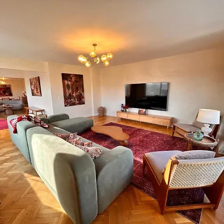Oh! Zamalek Newly Renovated Apartment